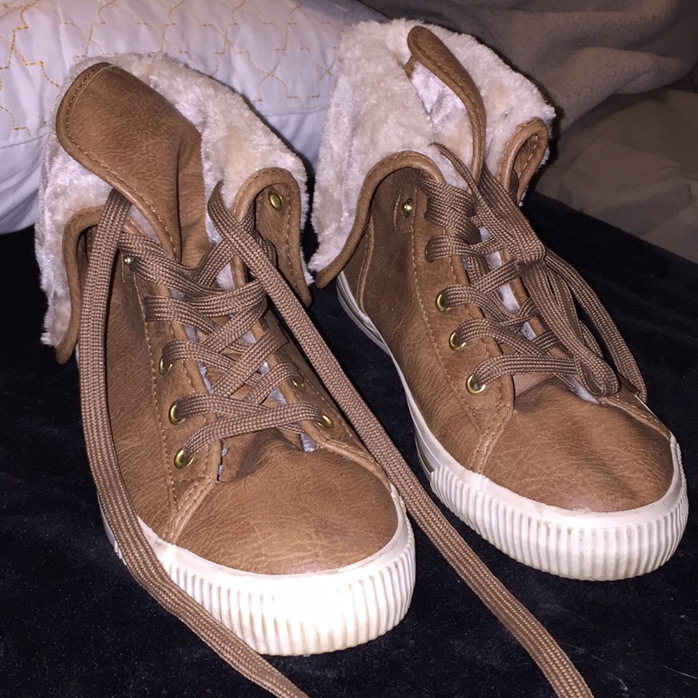 Sneaker boot